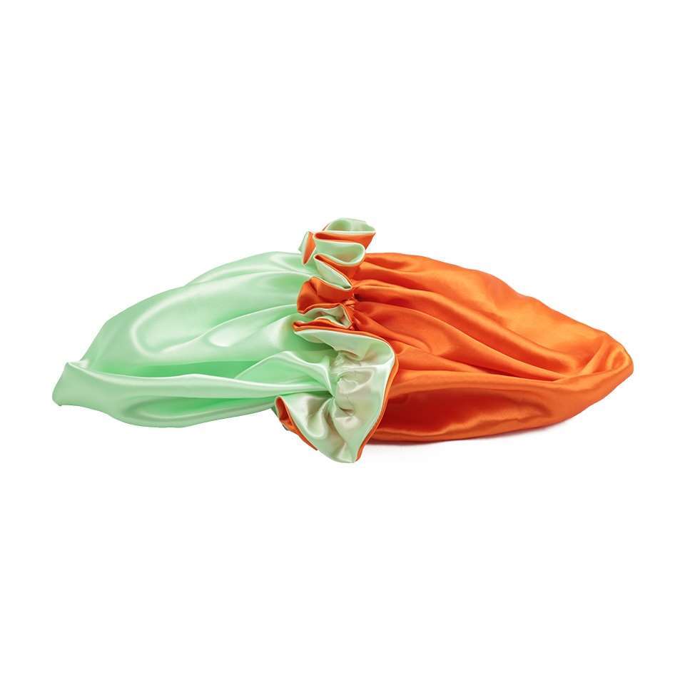 bonnet with decorative border - Image 4